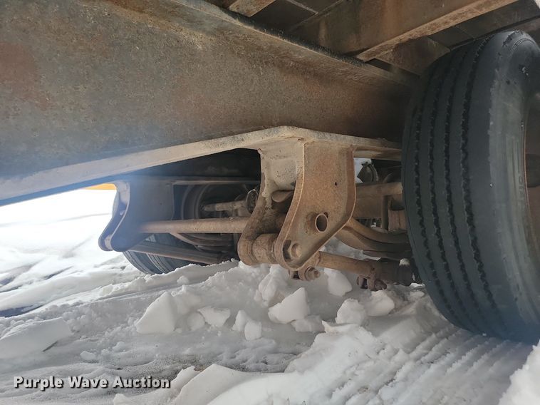 image for item LA9558 1995 Dakota Manufacturing DD25T32 drop tilt deck equipment trailer