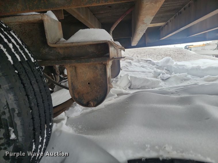 1995 Dakota Manufacturing DD25T32 drop tilt deck equipment trailer in