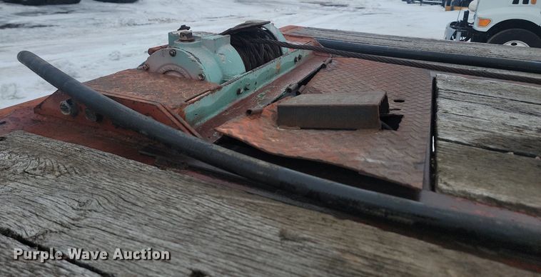 image for item LA9558 1995 Dakota Manufacturing DD25T32 drop tilt deck equipment trailer