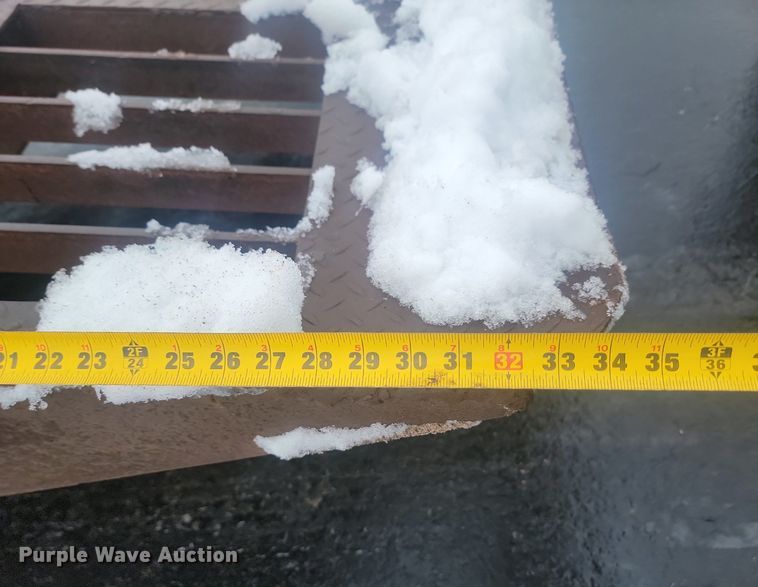 image for item LA9558 1995 Dakota Manufacturing DD25T32 drop tilt deck equipment trailer