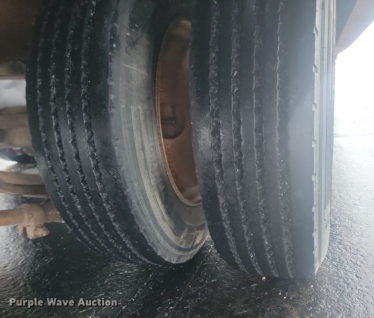 image for item LA9558 1995 Dakota Manufacturing DD25T32 drop tilt deck equipment trailer