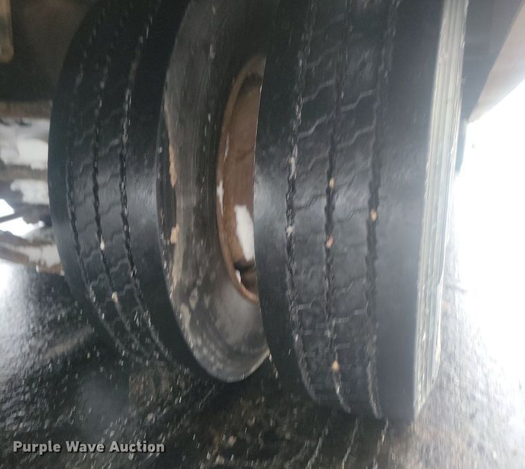 image for item LA9558 1995 Dakota Manufacturing DD25T32 drop tilt deck equipment trailer