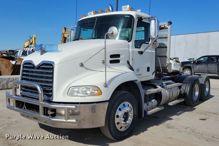 image for item LC9836 2012 Mack CXU613 semi truck