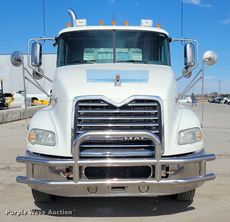 image for item LC9836 2012 Mack CXU613 semi truck