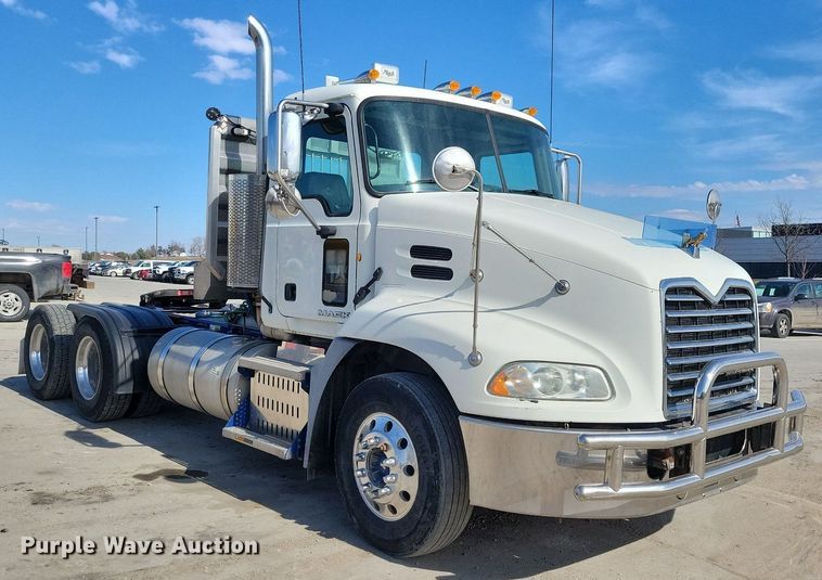 image for item LC9836 2012 Mack CXU613 semi truck