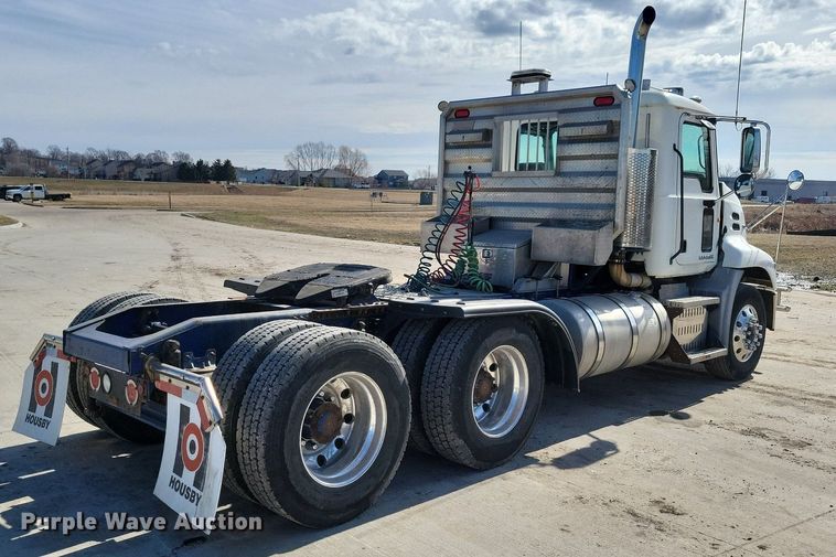 image for item LC9836 2012 Mack CXU613 semi truck