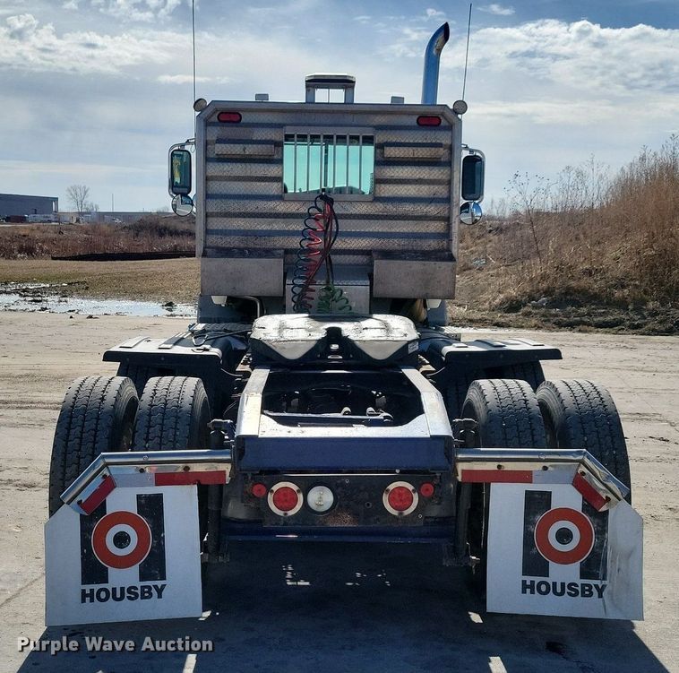 image for item LC9836 2012 Mack CXU613 semi truck