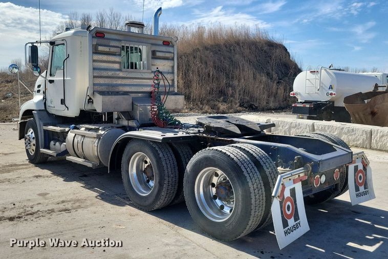image for item LC9836 2012 Mack CXU613 semi truck