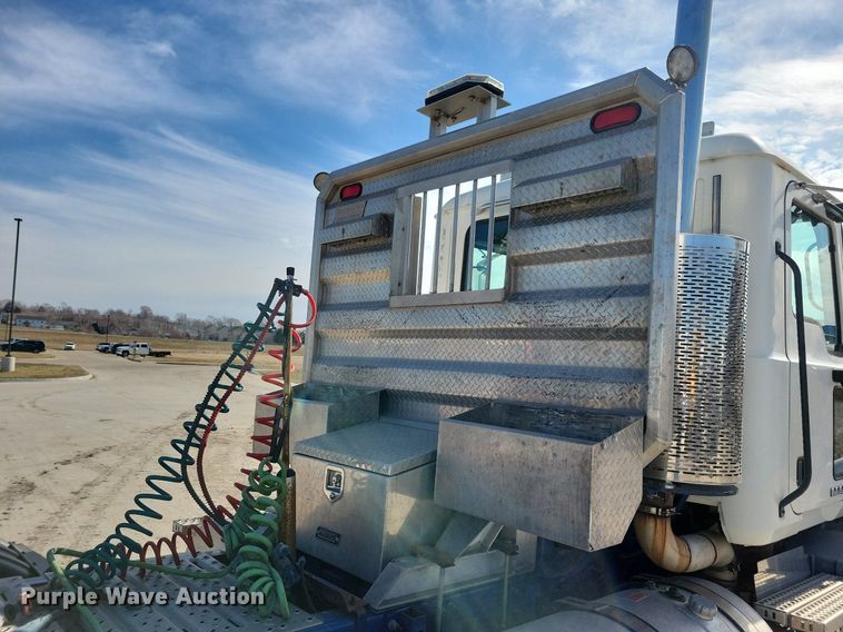 image for item LC9836 2012 Mack CXU613 semi truck