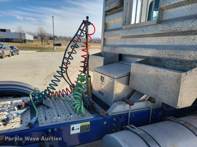 image for item LC9836 2012 Mack CXU613 semi truck