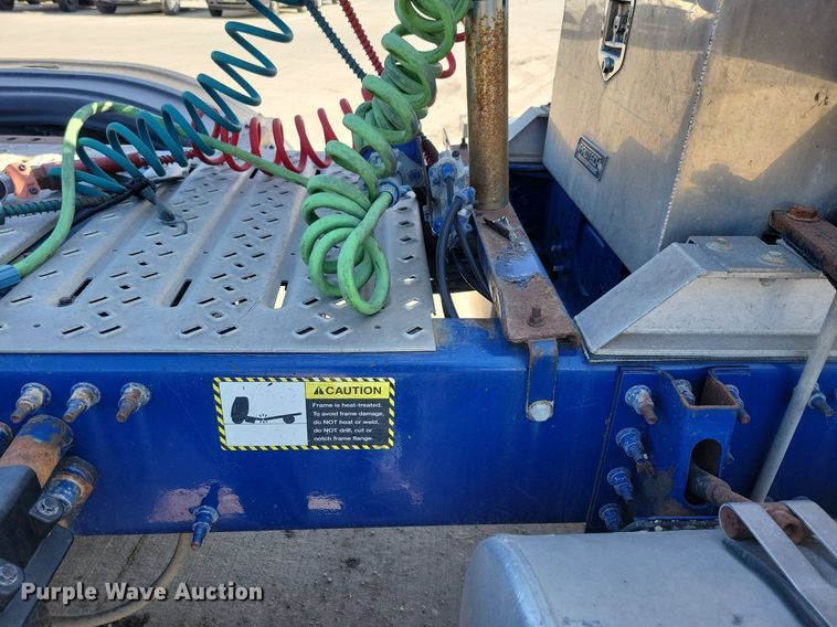 image for item LC9836 2012 Mack CXU613 semi truck