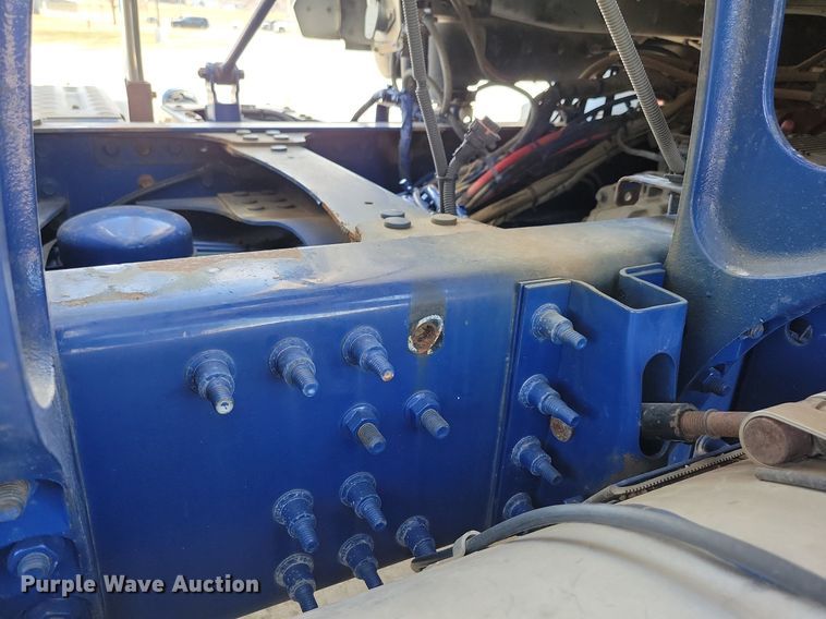 image for item LC9836 2012 Mack CXU613 semi truck