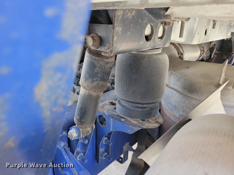 image for item LC9836 2012 Mack CXU613 semi truck