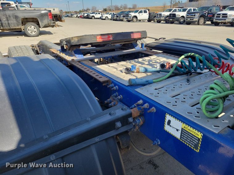 image for item LC9836 2012 Mack CXU613 semi truck