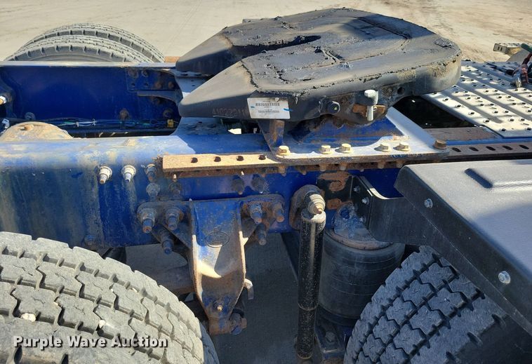 image for item LC9836 2012 Mack CXU613 semi truck