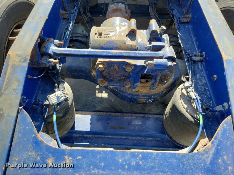 image for item LC9836 2012 Mack CXU613 semi truck