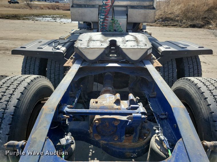 image for item LC9836 2012 Mack CXU613 semi truck