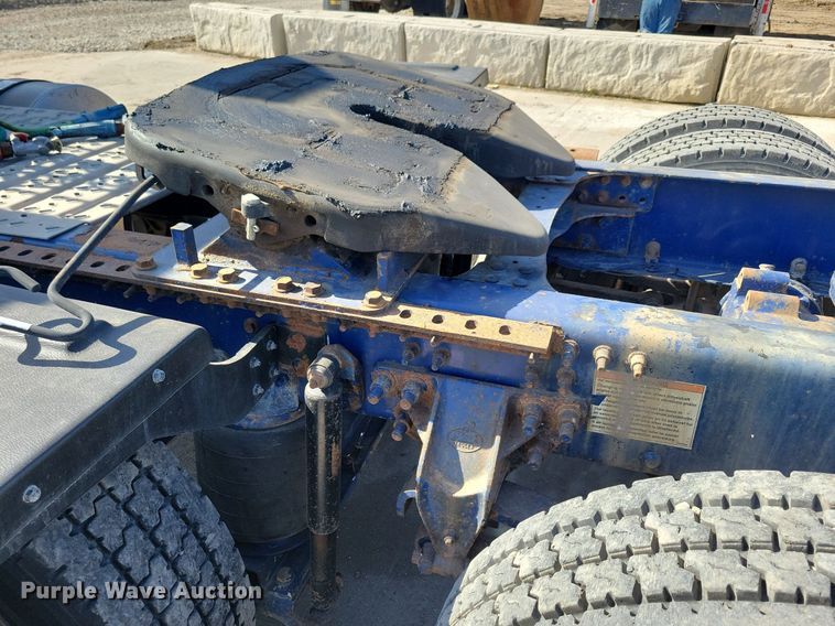 image for item LC9836 2012 Mack CXU613 semi truck