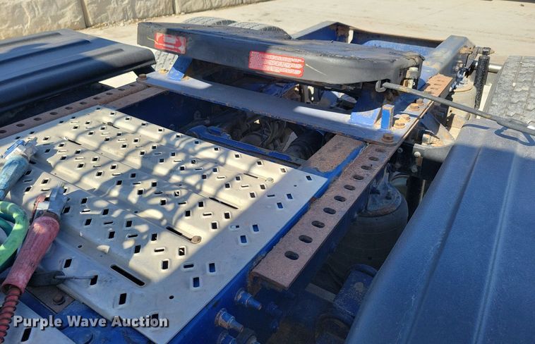 image for item LC9836 2012 Mack CXU613 semi truck