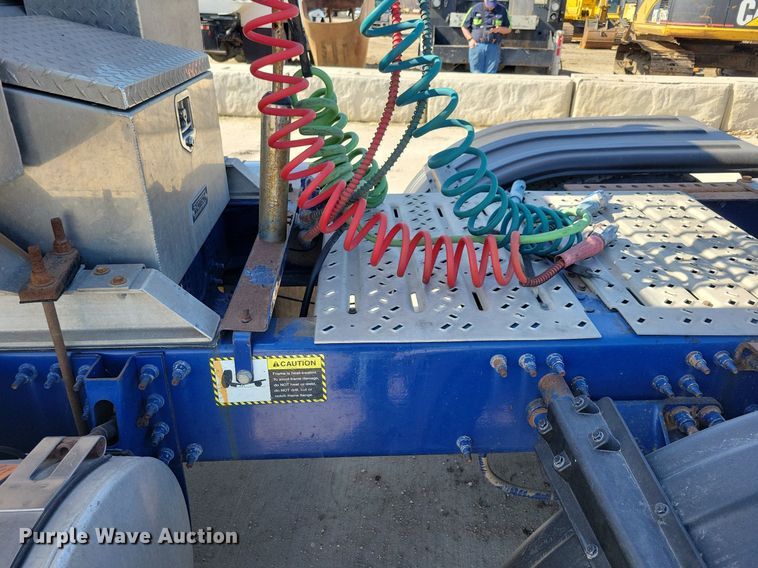 image for item LC9836 2012 Mack CXU613 semi truck