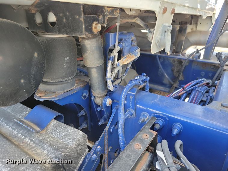 image for item LC9836 2012 Mack CXU613 semi truck