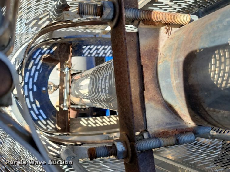 image for item LC9836 2012 Mack CXU613 semi truck