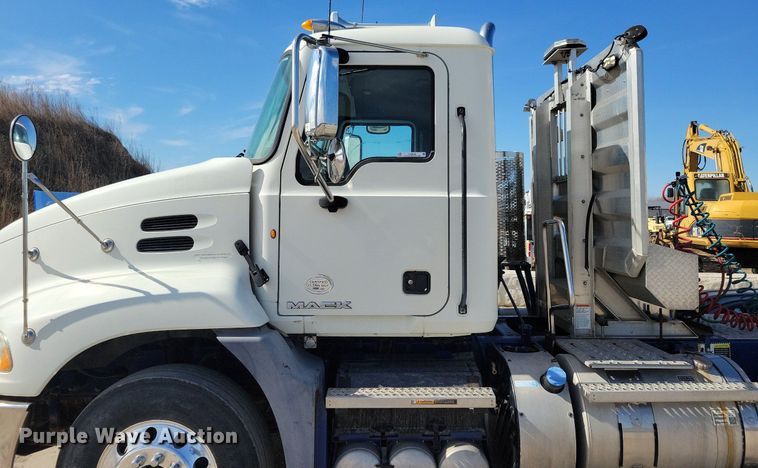 image for item LC9836 2012 Mack CXU613 semi truck