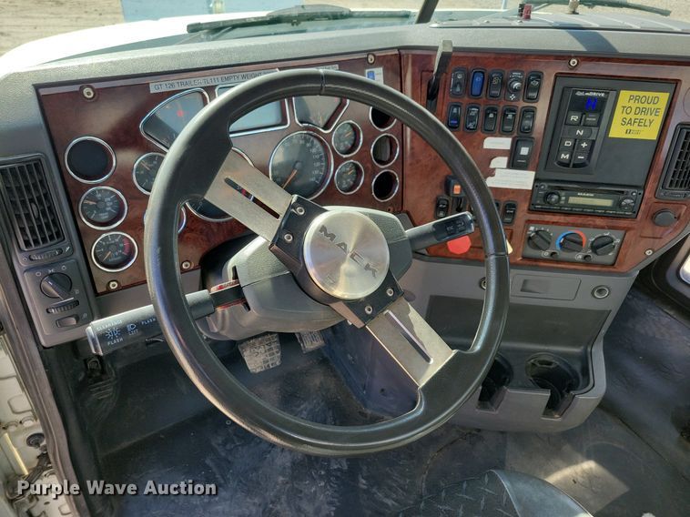 image for item LC9836 2012 Mack CXU613 semi truck