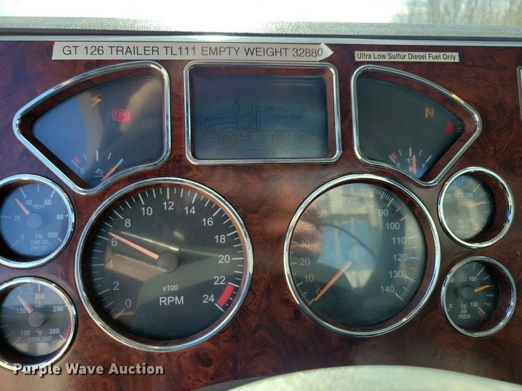 image for item LC9836 2012 Mack CXU613 semi truck