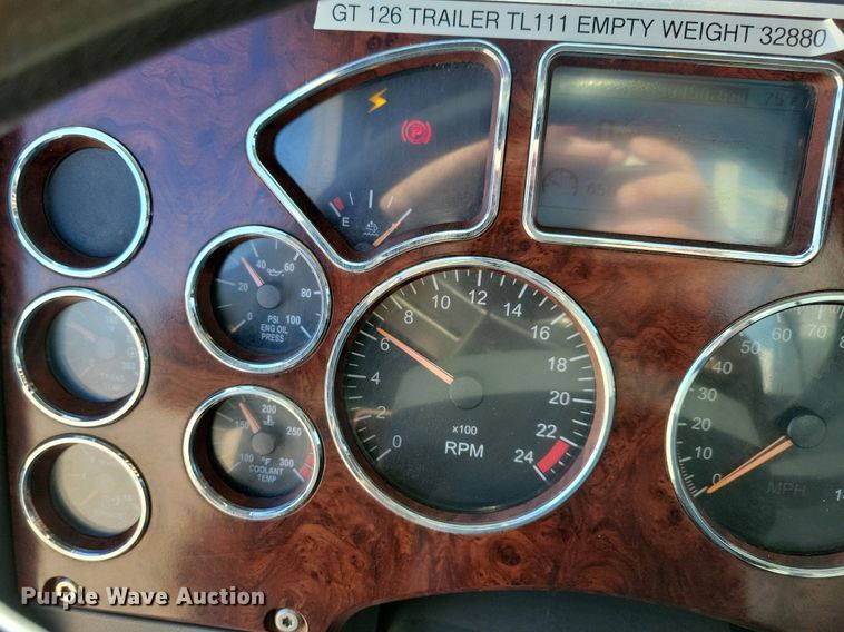 image for item LC9836 2012 Mack CXU613 semi truck