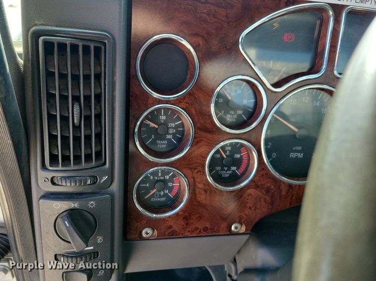 image for item LC9836 2012 Mack CXU613 semi truck