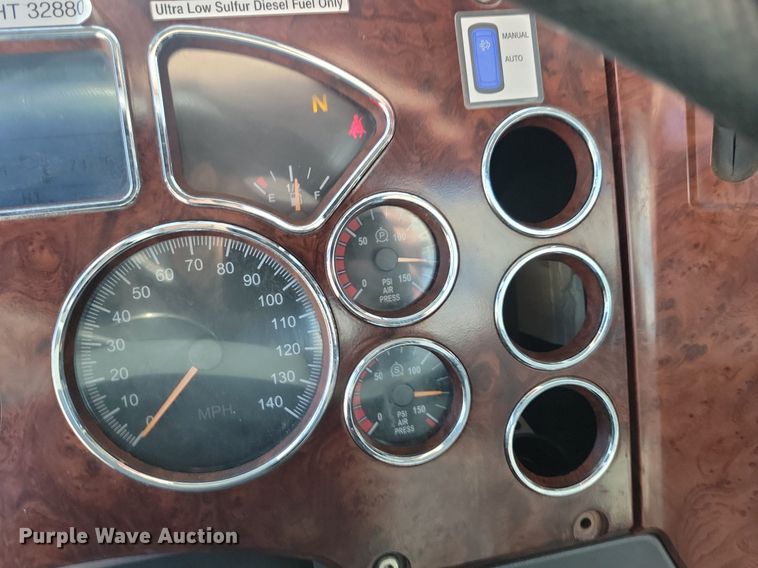 image for item LC9836 2012 Mack CXU613 semi truck