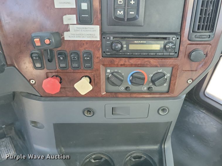 image for item LC9836 2012 Mack CXU613 semi truck