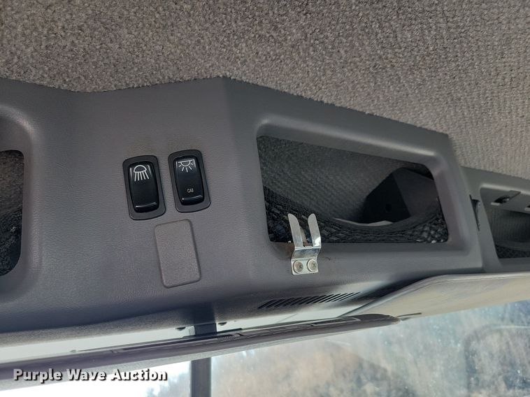 image for item LC9836 2012 Mack CXU613 semi truck