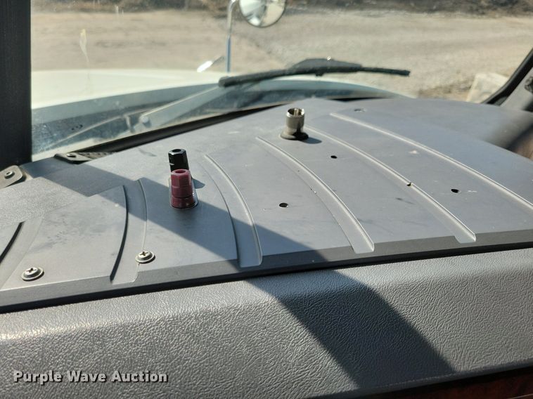 image for item LC9836 2012 Mack CXU613 semi truck