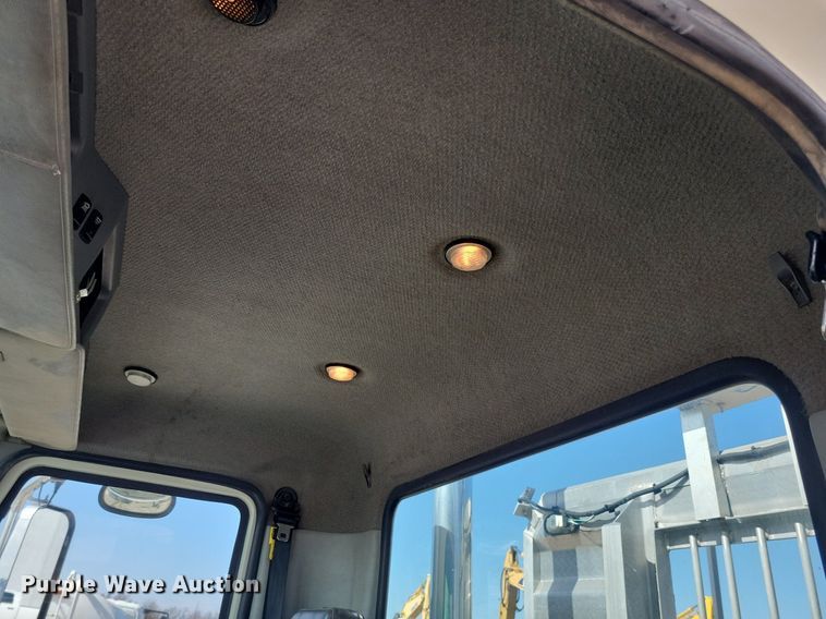 image for item LC9836 2012 Mack CXU613 semi truck