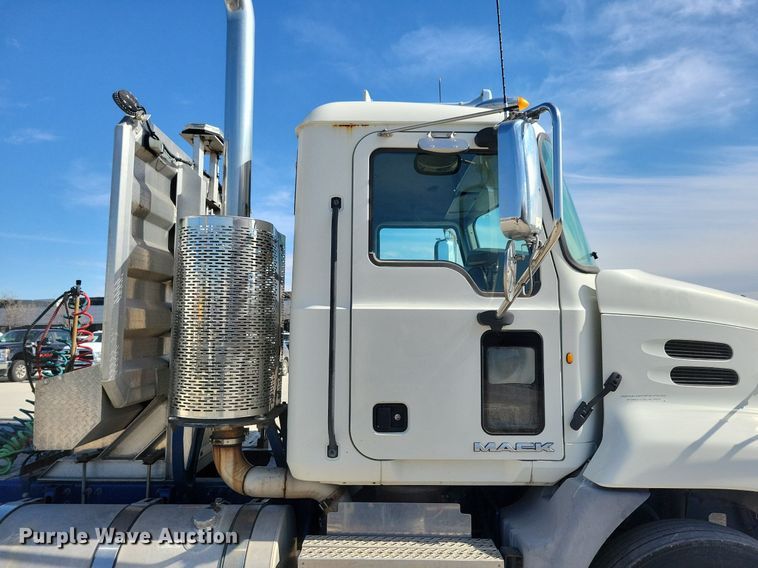 image for item LC9836 2012 Mack CXU613 semi truck