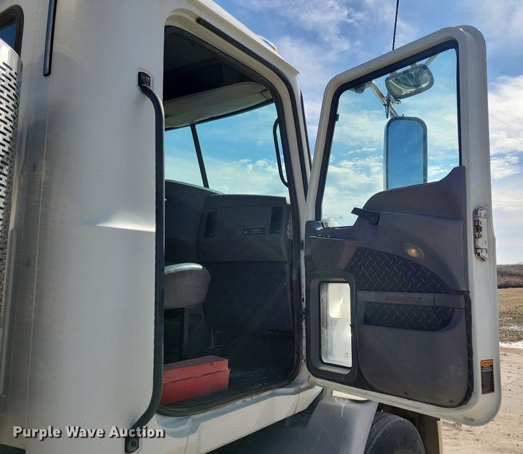 image for item LC9836 2012 Mack CXU613 semi truck