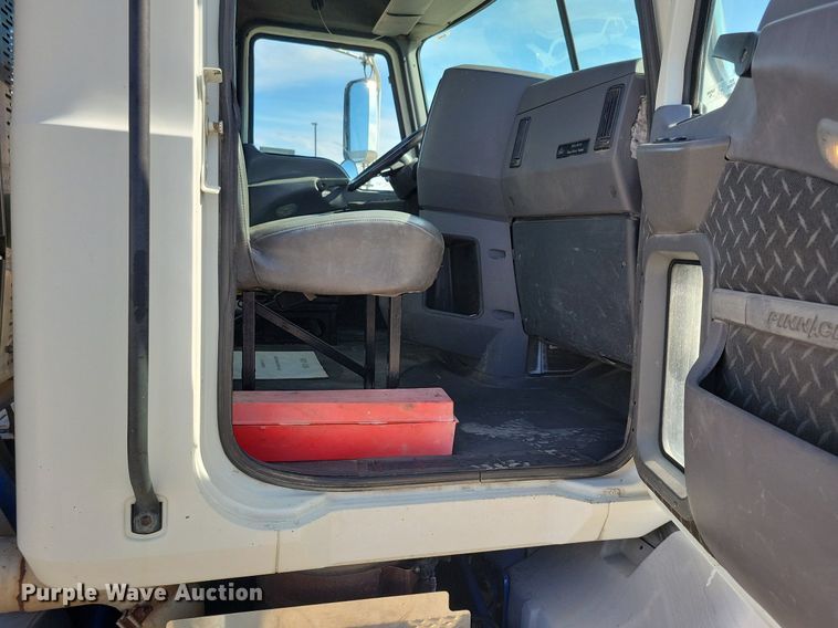 image for item LC9836 2012 Mack CXU613 semi truck