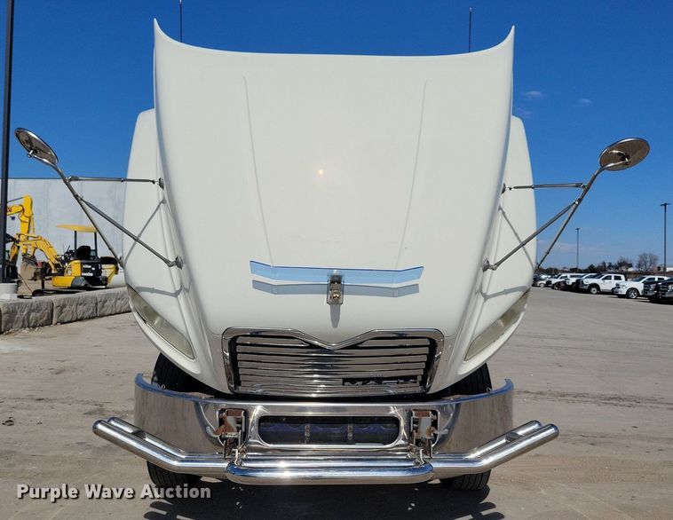 image for item LC9836 2012 Mack CXU613 semi truck