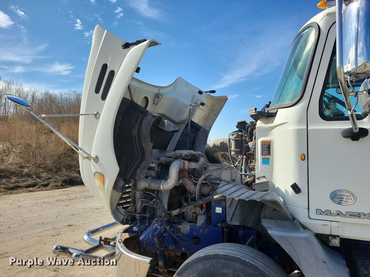 image for item LC9836 2012 Mack CXU613 semi truck