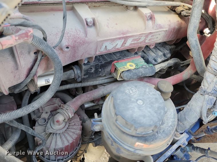 image for item LC9836 2012 Mack CXU613 semi truck