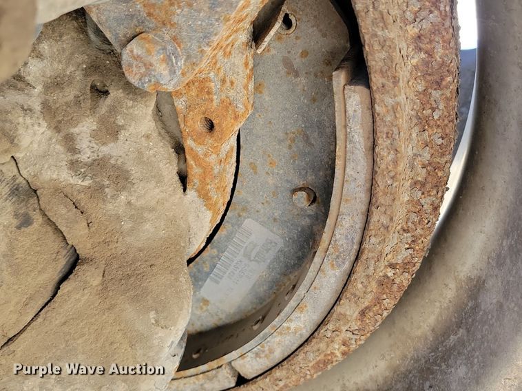 image for item LC9836 2012 Mack CXU613 semi truck