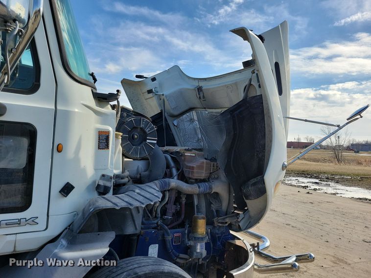 image for item LC9836 2012 Mack CXU613 semi truck