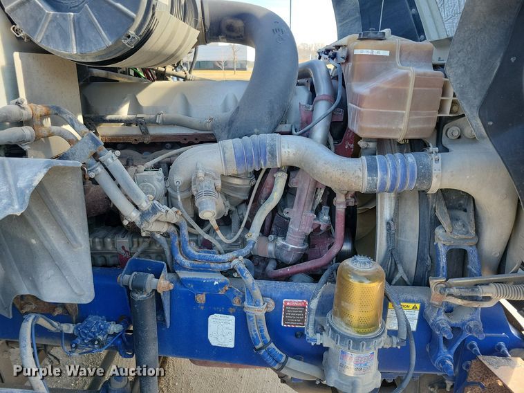 image for item LC9836 2012 Mack CXU613 semi truck