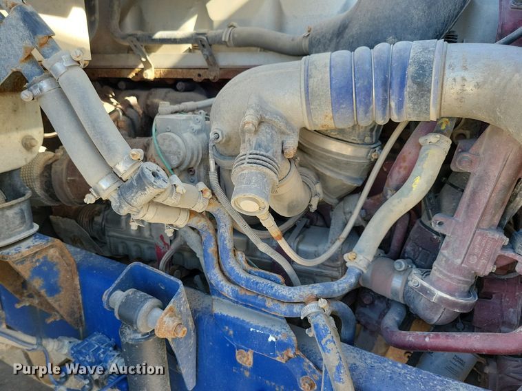 image for item LC9836 2012 Mack CXU613 semi truck