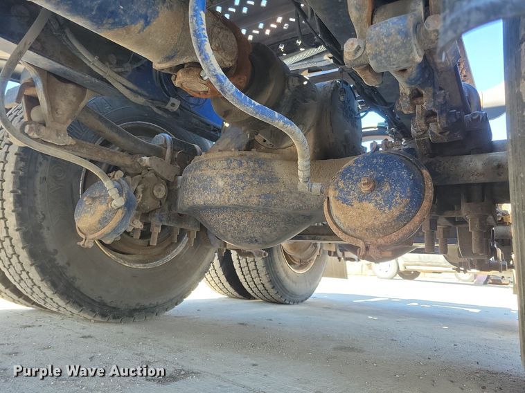 image for item LC9836 2012 Mack CXU613 semi truck