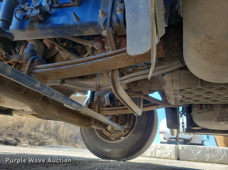 image for item LC9836 2012 Mack CXU613 semi truck