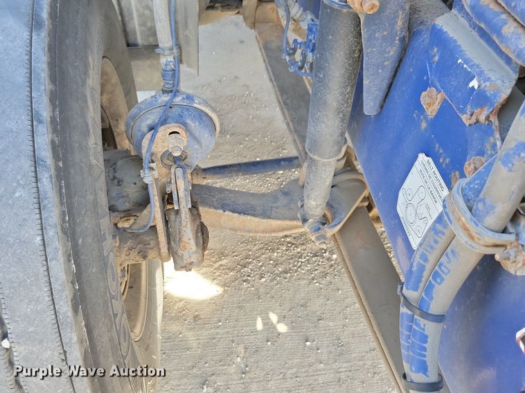 image for item LC9836 2012 Mack CXU613 semi truck