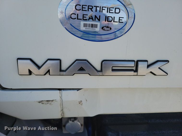 image for item LC9836 2012 Mack CXU613 semi truck